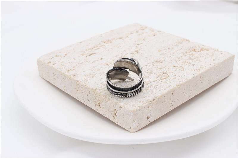 Anillo pluma